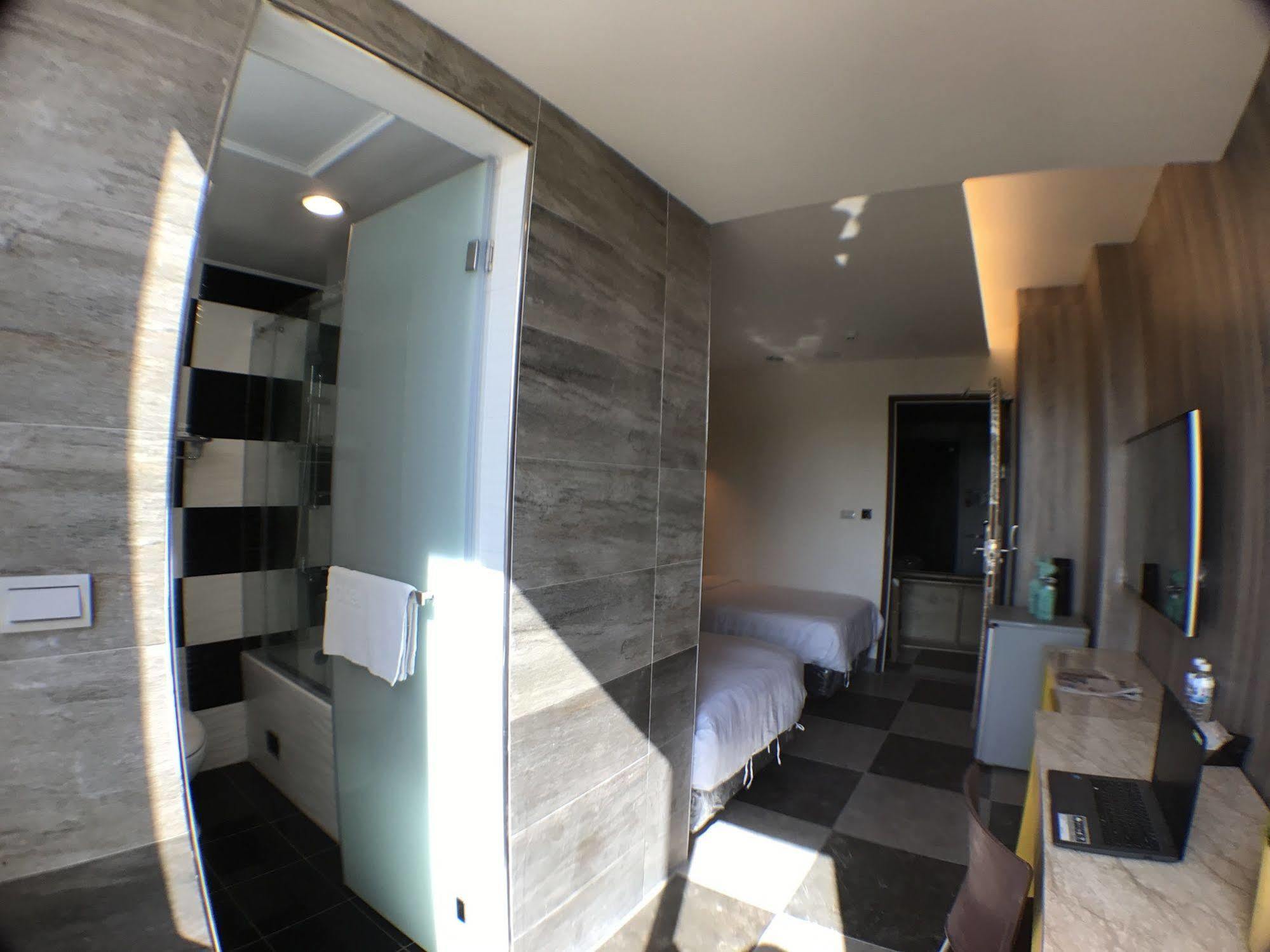 P&E Hotel Tainan Eksteriør billede